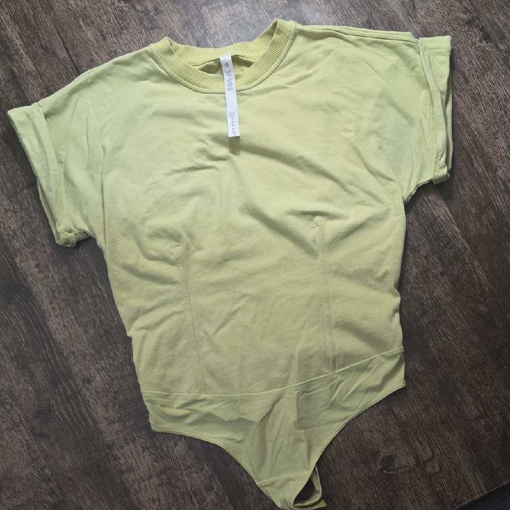 LULULEMON Light Lime Yellow Green Short Sleeve Bodysuit Keyhole Cutout Sz L